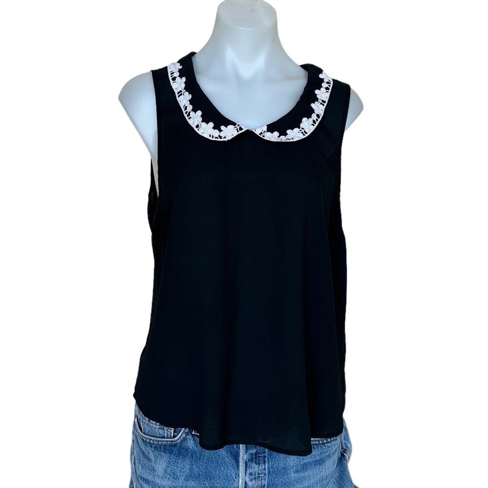 LC Lauren Conrad Black Sleeveless Blouse with White Floral Collar